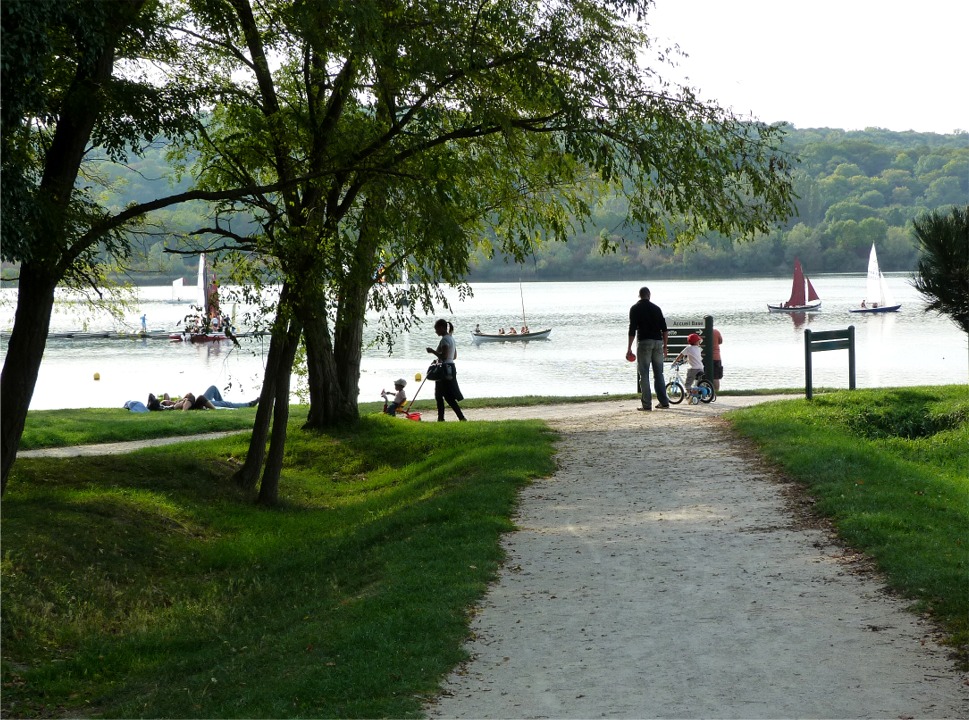 Dernière vue du plan d'eau de Jablines-Annet au moment de repartir : une superbe adresse pour aller tester nos petits bateaux en région parisienne ! 