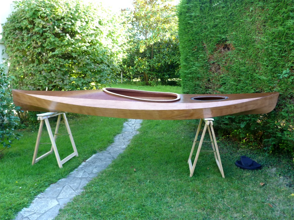 Suite &agrave; plusieurs conversations t&eacute;l&eacute;phonique, Jean-Fran&ccedil;ois a l'air tr&egrave;s satisfait du comportement sur l'eau de son Wood Duck 12, mais il a des soucis quant &agrave; la r&eacute;glementation : il souhaite naviguer et p&ecirc;cher en mer avec son kayak en toute l&eacute;galit&eacute;, et cela semble compliqu&eacute;. Nous d&eacute;velopperons cet important sujet tr&egrave;s prochainement. 