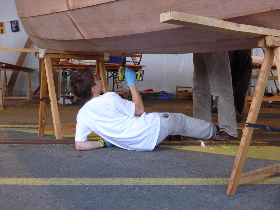 Et vissage des vis qui tiennent le puits sur la sole. 