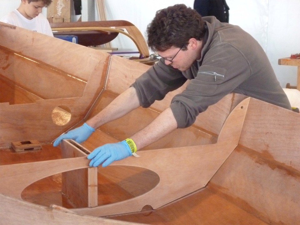 Dernier contrôle avant collage. 