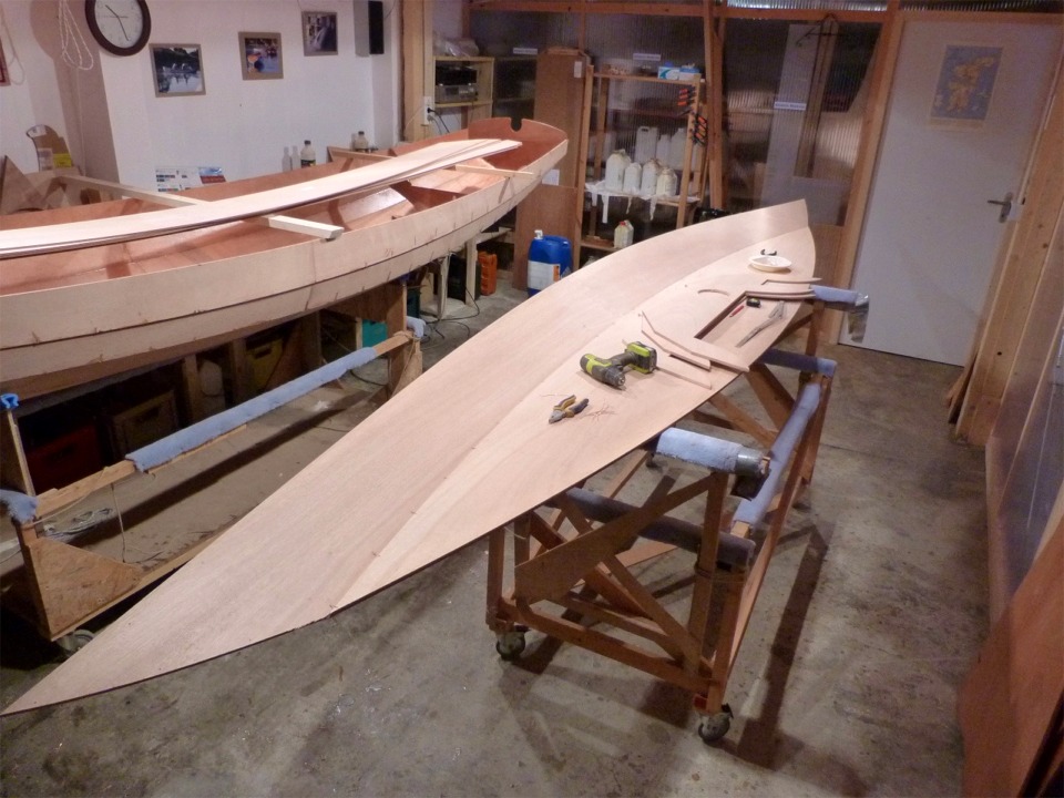 A force de parler de Skerry, on finit par en voir : voici la sole et le bord&eacute; 1 tribord de celui que je construis pour Arnaud. 