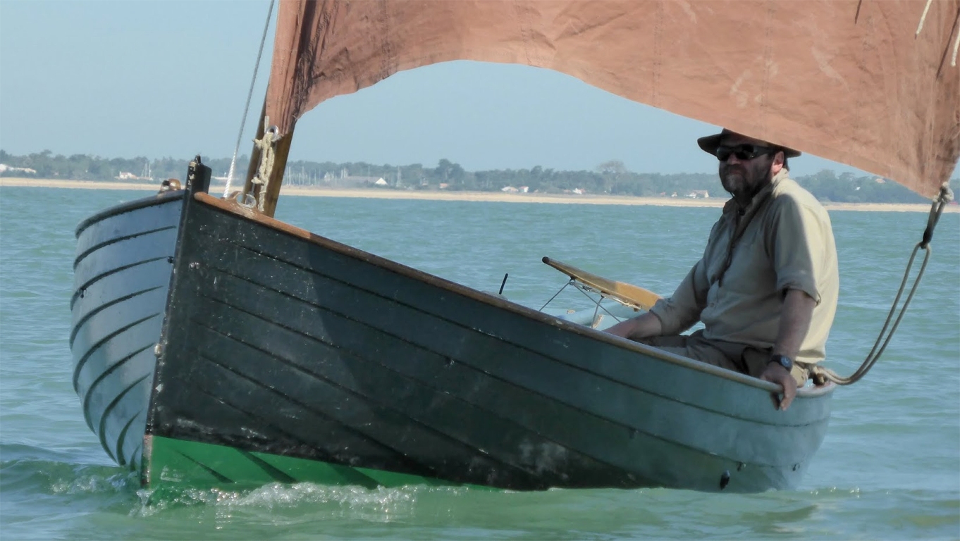 Et sur Avel Dro, dont l'allure de bateau de travail est soignée. 