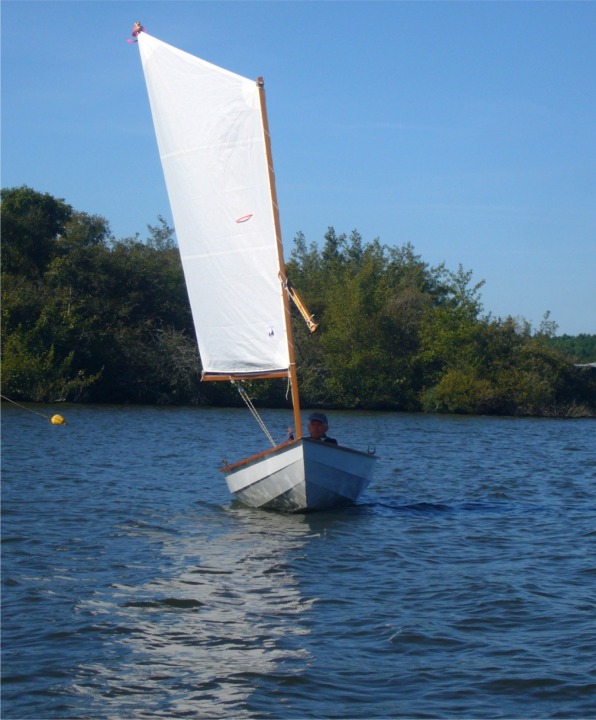 Et je finis cette mise &agrave; jour avec trois photos du "Skerry du Pays Basque" construit par Jean &agrave; Biarritz. Jean nous envoie ces images d'une sortie sur le lac de Soustons. 