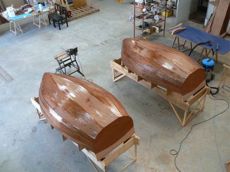 24 mai : Premi&egrave;re couche d'impr&eacute;gnation d'&eacute;poxy. 