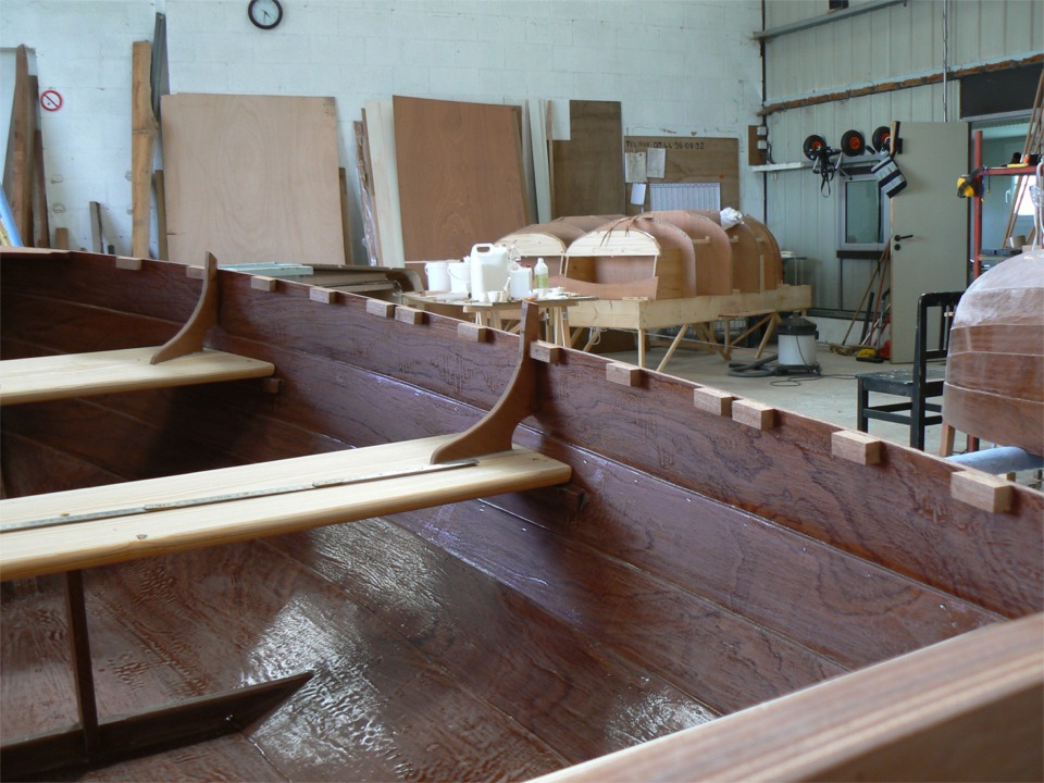 18 juin : Collage des blocs de support de la serre sur le numéro 2.