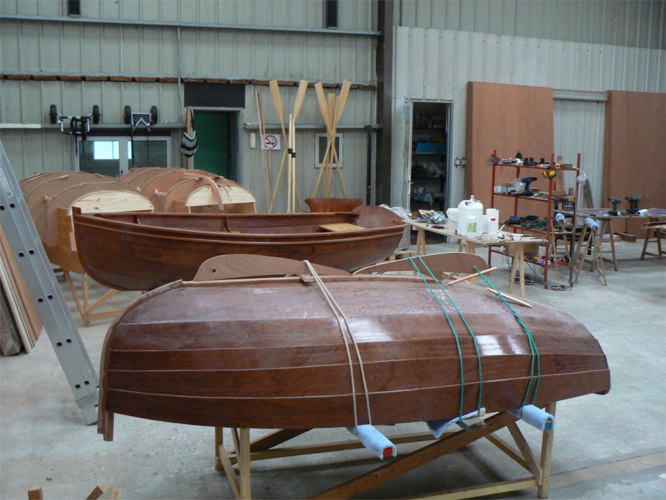 27 juin : Autre vue du syst&egrave;me de mise en pression du collage de la quille. 