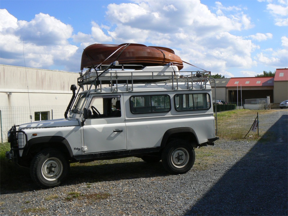 24 juillet : Voil&agrave; Arwen bien perch&eacute;e ! Elle va ainsi parcourir pr&egrave;s de 1000 km pour rejoindre son nouveau port d'attache de St-Cyprien, comme annexe du Joshua "Stern".