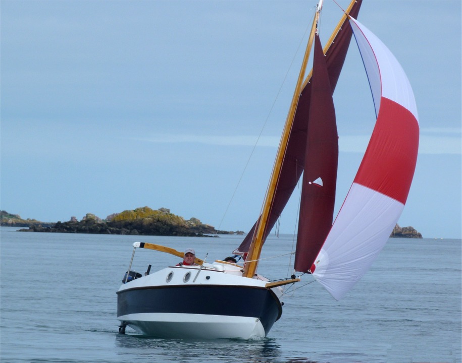 C'est au tour de Pierre-Marie de tester le PocketShip et il sort le spi.