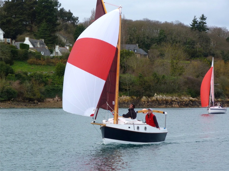 Pierre-Marie joue de l'écoute pour garder l'avantage sur le Sailart. 