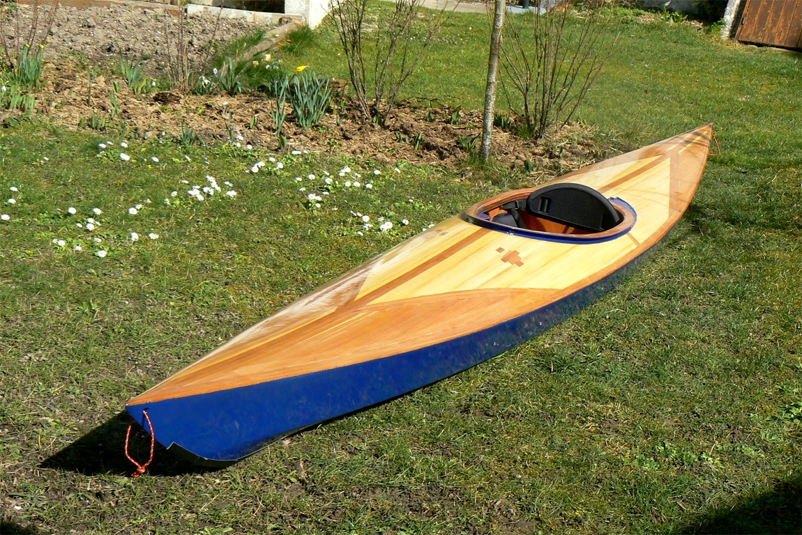Christian m'envoie les deux images suivantes de l'Yonne, o&ugrave; il vient de terminer la construction du premier des deux kits de Shearwater Sport hybride qu'il a achet&eacute; l'&eacute;t&eacute; dernier. 