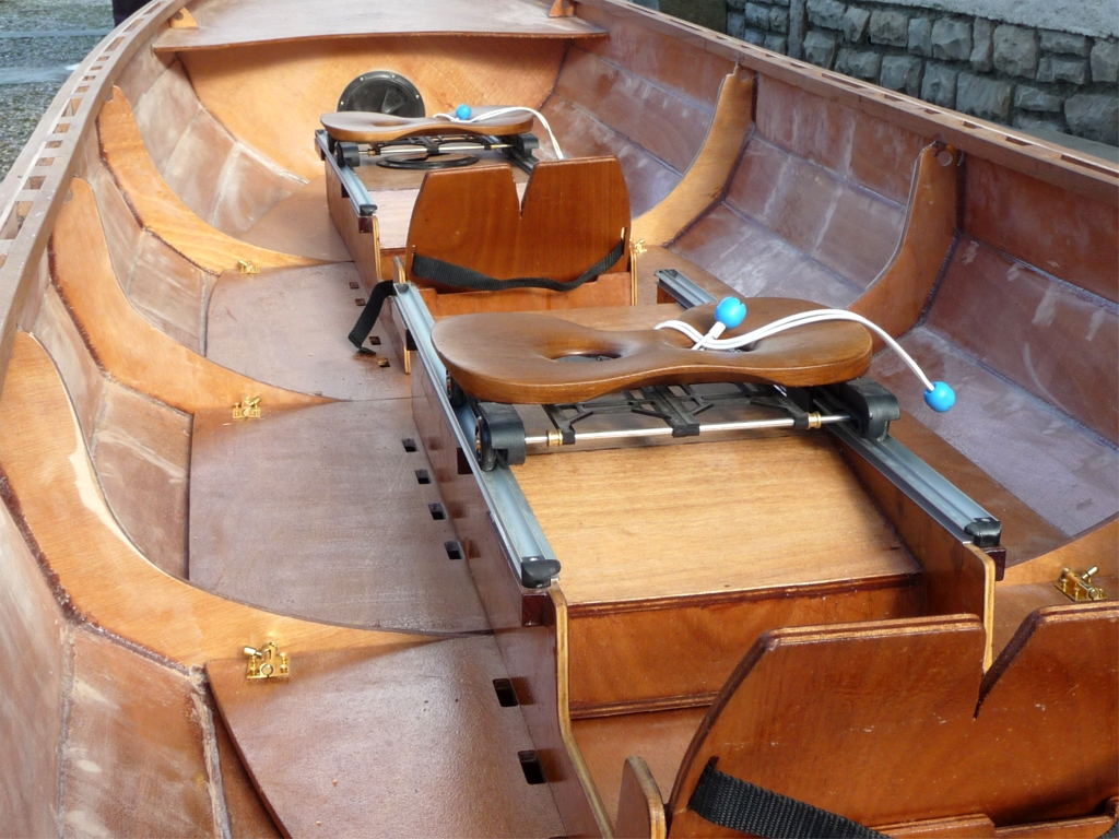 Les deux coulisses vues de l'arri&egrave;re. On aper&ccedil;oit les targettes en laiton de b&acirc;bord. 