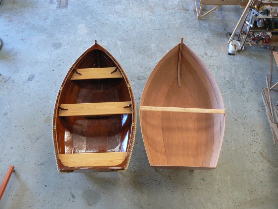 Vue de dessus des deux Arwen. La "nouvelle Arwen" est plus large de 8 cm au plat-bord et de 26 cm à la sole.