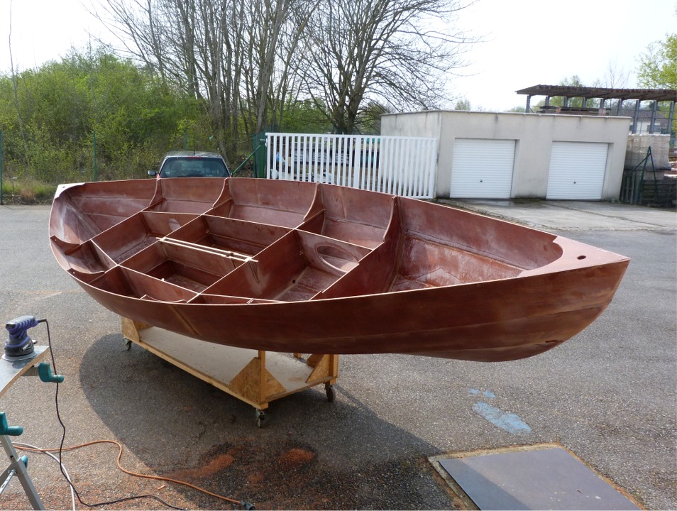 Pon&ccedil;age des joints-cong&eacute;s et de la surface int&eacute;rieure des diff&eacute;rents compartiments. 