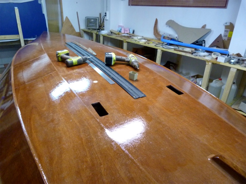 Pose des lèvres du puits de dérive. Leur fonction est d'éviter les perturbations importantes que causerait la cavité formée par le puits de dérive. 