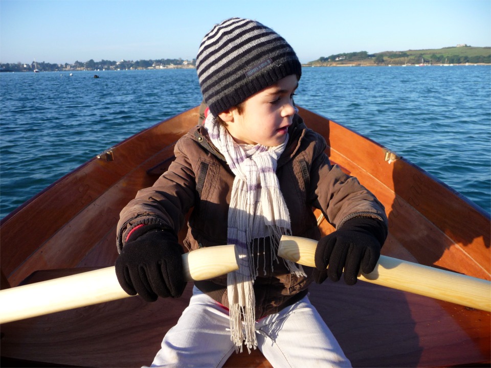 Jean-Pierre termine ainsi : "Merci de m'avoir permis ce plaisir qu'on ressent &agrave; naviguer &agrave; bord d'un bateau qu'on a construit !"