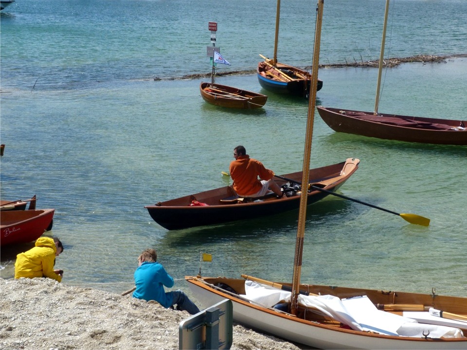 Retour à la plage. Jean-David a depuis le début le projet d'adapter un système d'aviron à portant coulissant (et siège fixe) sur son Skerry Piff. 