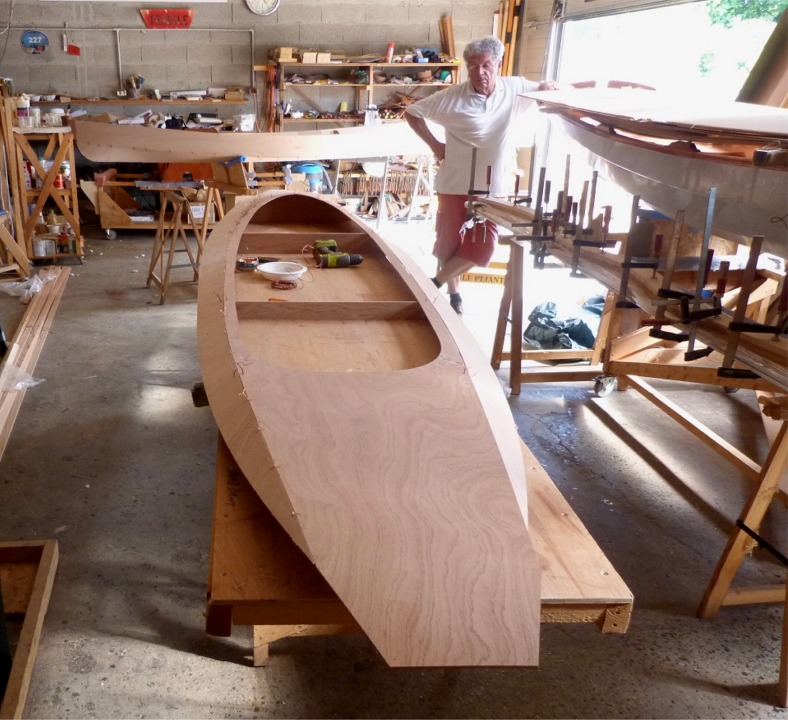 Nous avons ensuite cousu les "prismes" lat&eacute;raux du pontage sur les 4 couples temporaires inclus dans le kit. 