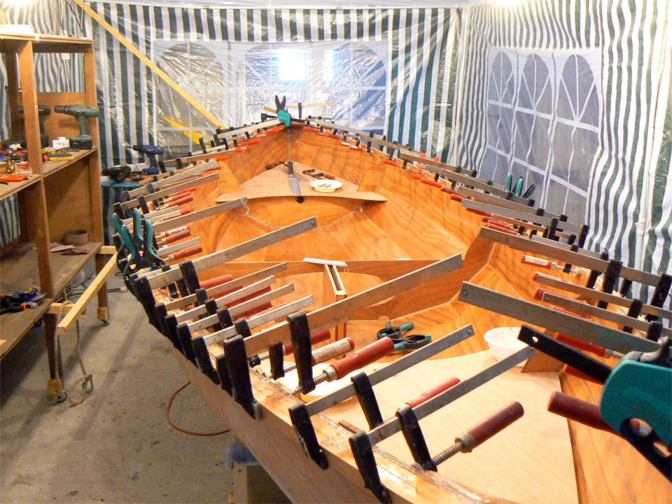 Et hop ! Le second pli du liston est coll&eacute;. 