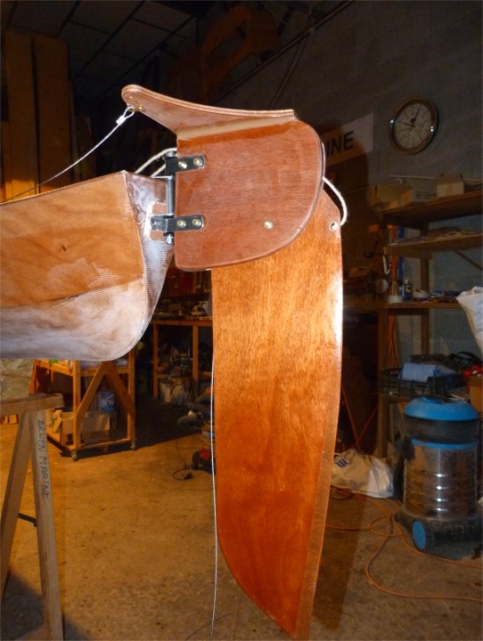 Et voici le gouvernail et son safran pivotant. 