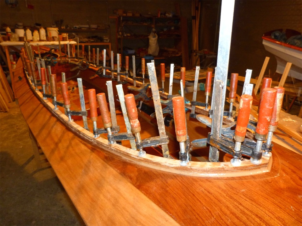 Nous terminons ce samedi soir &agrave; 23h30 le collage des cales d'hiloire. La couronne d'hiloire sera coll&eacute;e par-dessus apr&egrave;s durcissement de ce collage. 