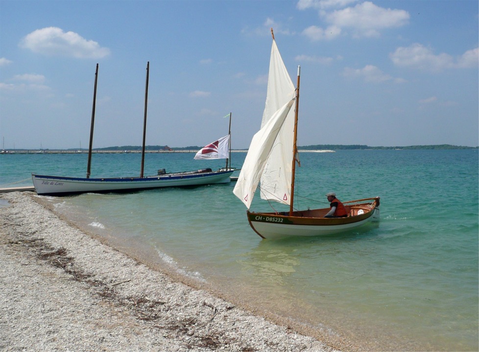 Abordage impeccable à petite vitesse devant "Fille de Loire", elle aussi en pause-déjeuner.