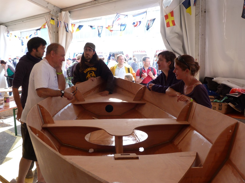 Le train soutenu de cette construction nous laisse un peu de temps pour échanger... 