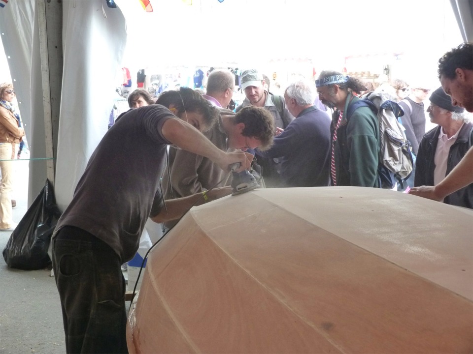 Il faudra prévoir plus d'aspirateurs si cette expérience doit se renouveller, car il y eut des moments où l'air n'était pas très sain à l'intérieur du chapiteau... 