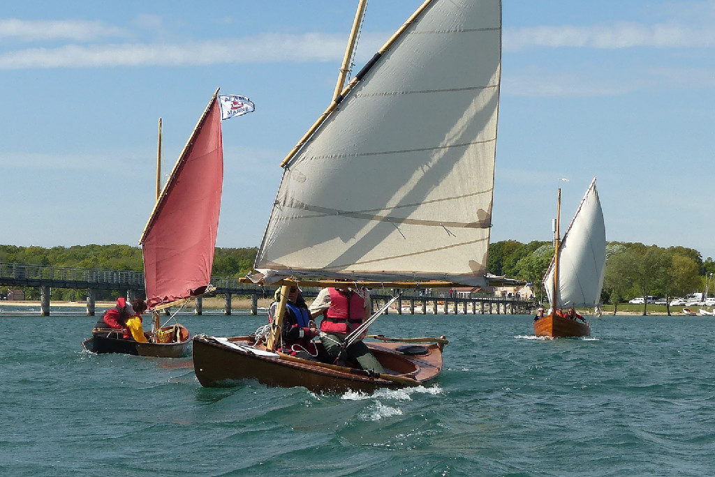 "La Marie Pupuce II" suivie par "L'Aber'Ouette" croise mon Skerry. 