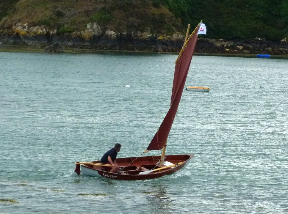 Passage au petit largue en loffant pour repasser au pr&egrave;s. 