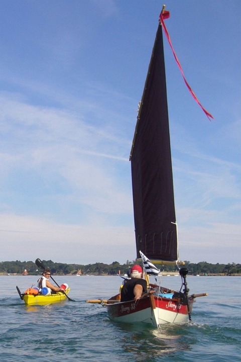 Patrick &eacute;crit : "J'avoue que je me suis persuad&eacute; de l'acheter quand mes amis kayakistes m'ont propos&eacute; de les accompagner dans leurs sorties, eux qui ne se soucient gu&egrave;re des courants, des vents et des lieux trop &eacute;troits pour nos embarcations."