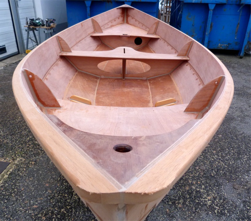 C'est presque fini, je terminerai à la cale à poncer aux extrémités, car je n'ose pas faire les arrondis à la défonceuse.