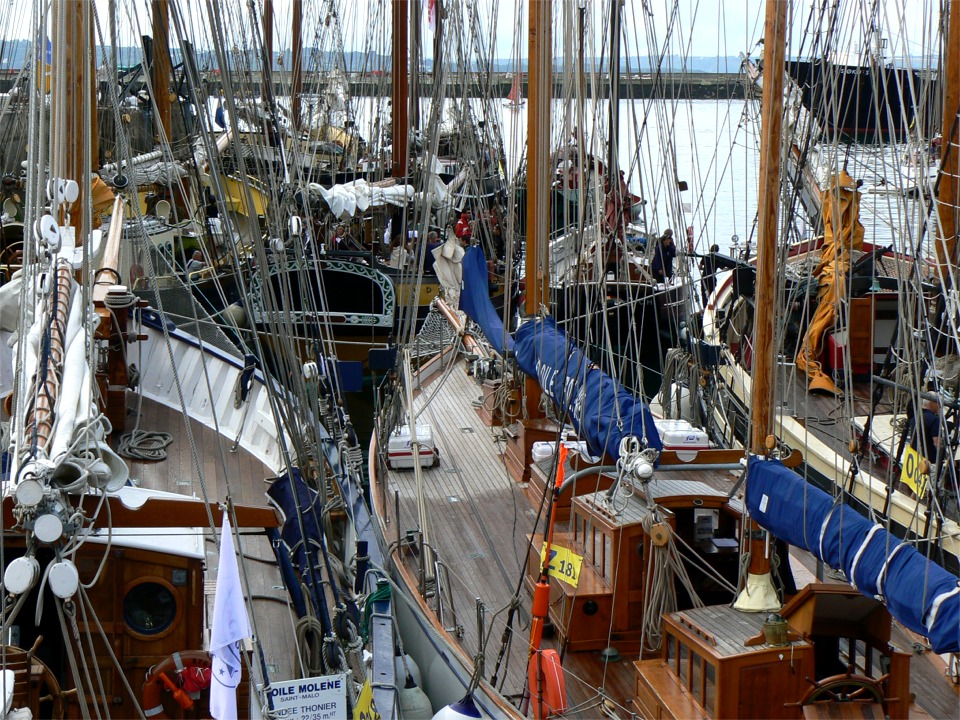 Une autre jolie image, cette fois de l'armement des "Etoile". 