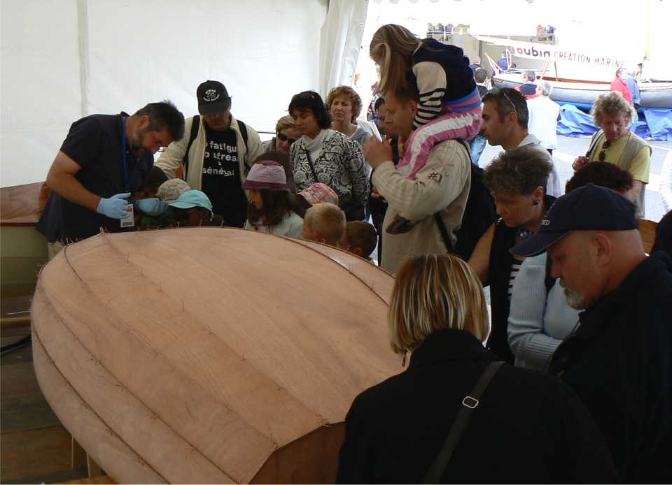 Beaucoup des enfants en visite sur mon stand m'ont surpris par la qualit&eacute; de leur int&eacute;r&ecirc;t et la pertinence de leurs questions. 