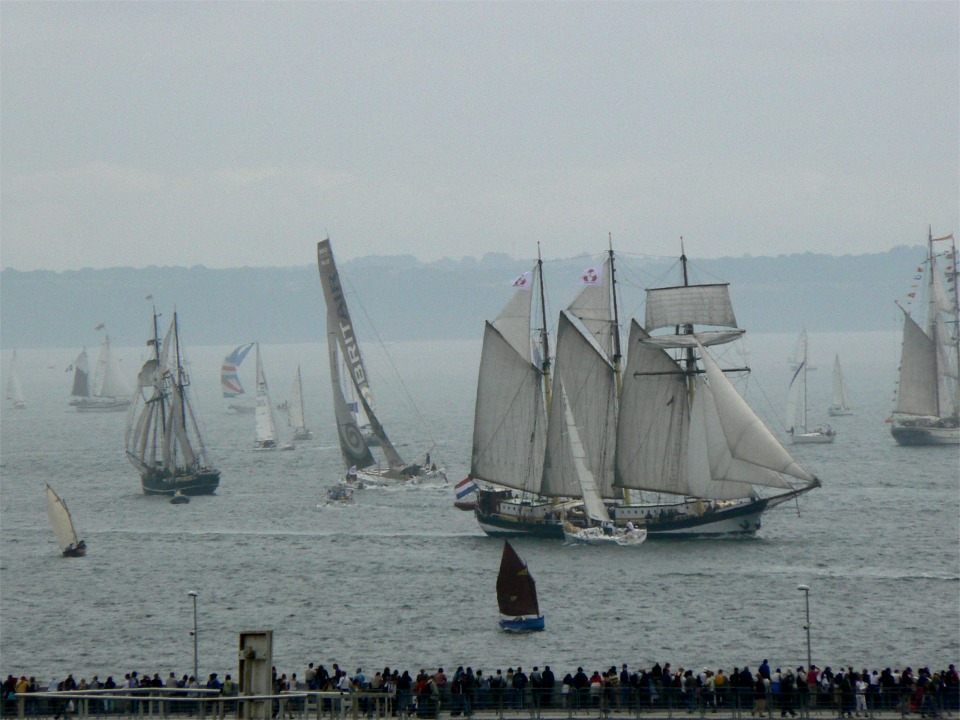 Une image de la rade. La petite histoire ne dit pas comment les collisions sont &eacute;vit&eacute;es dans cet incroyable rassemblement ! 