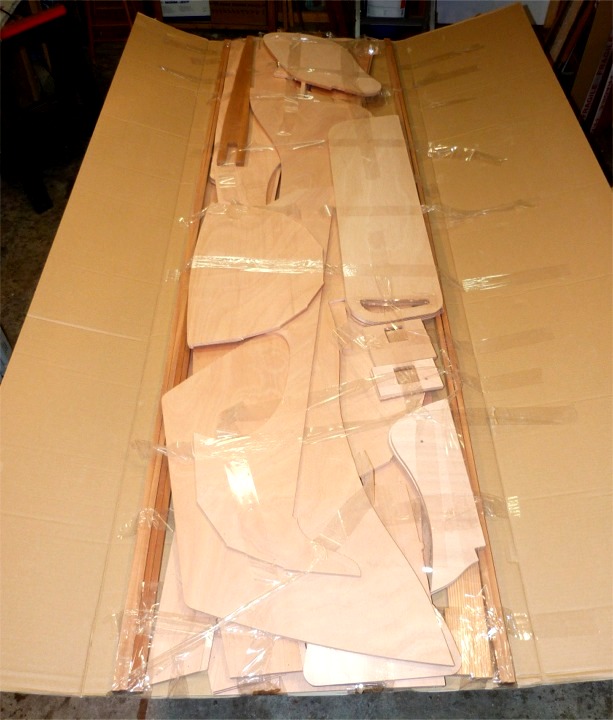 Voici un kit de Prame d'Eastport que je viens d'ouvrir pour le construire. En effet, je suis coinc&eacute; pour d&eacute;marrer la peinture de Christophine qui bloquera totalement la partie chauffable de l'atelier, sous la mezzanine, pendant 10 jours. Il est actuellement hors de question de travailler dans la partie ouverte de l'atelier, dont la temp&eacute;rature est autour de 5 degr&eacute;s... 