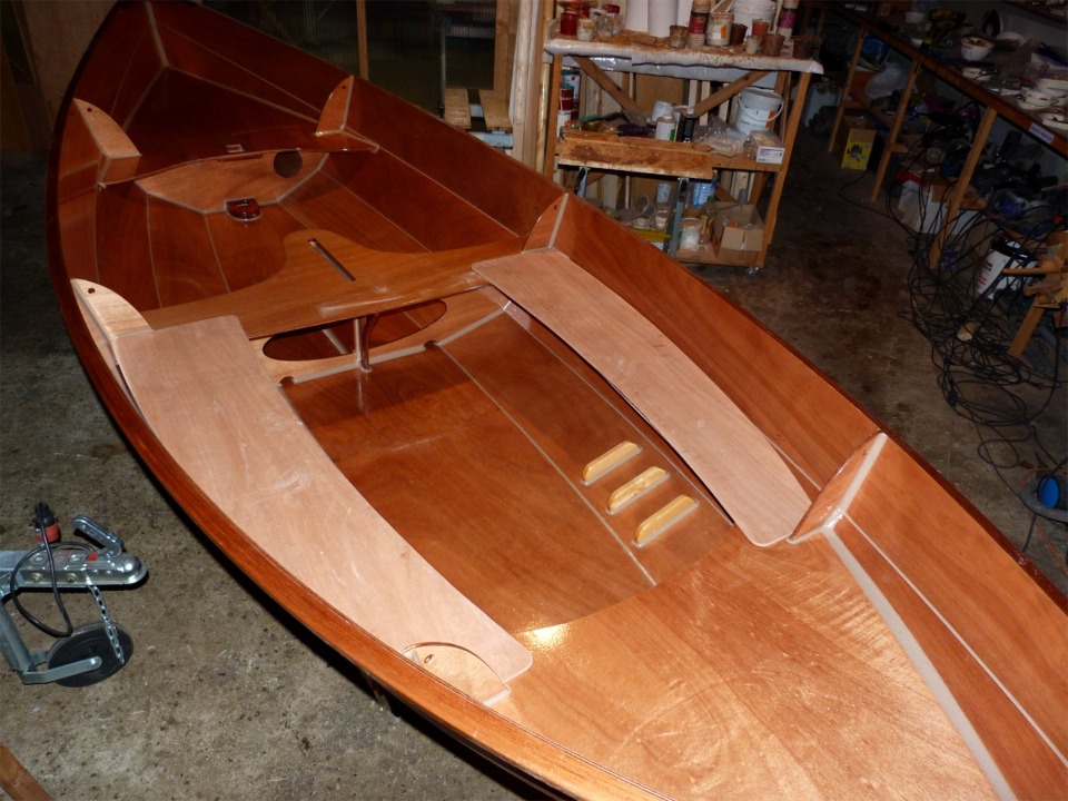 Et les voici &agrave; l'endroit. Je n'ai pas encore d&eacute;cid&eacute; comment les s&eacute;curiser en place : en cas de chavirage, ils ne doivent pas se sauver tout seuls... 