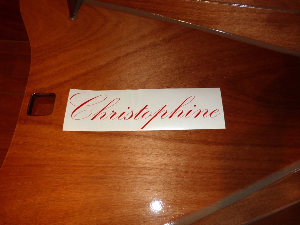 Entretemps, j'ai fait faire deux lettrages pour le nom de chistophine. 