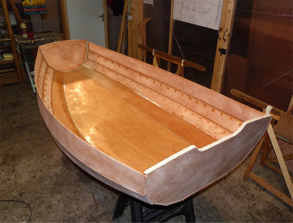 Plus qu'&agrave; laisser durcir tranquillement au chaud avant de remonter les cloisons, la membrure centrale et le puits de d&eacute;rive. 