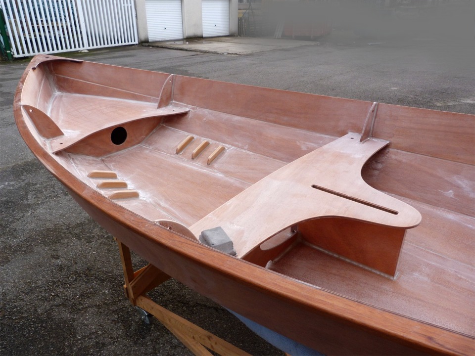 Mais je n'avais heureusement pas attendu le retour du Soleil pour sortir le Skerry Christophine pour son dernier pon&ccedil;age avant vernis et peinture (enfin !!!) 