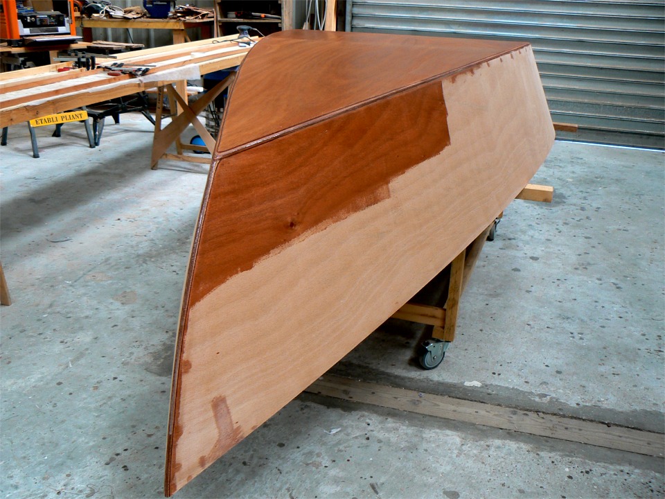 D'abord une couche d'imprégnation époxy... 