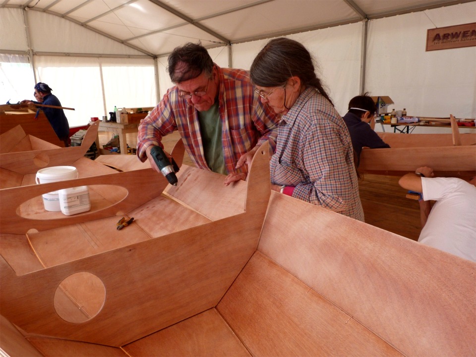 Christian et Bernadette sont déja propriétaires d'un Aber, mais ont de plus en plus de difficultés pour accéder aux cales de mise à l'eau de Bretagne, trop peu nombreuses et dont l'accès est de plus en plus controlé et payant. Ils comptent sur leur Skerry pour s'affranchir de cette contrainte qui les a parfois empêché de naviguer par simple impossibilité de mettre à l'eau. 