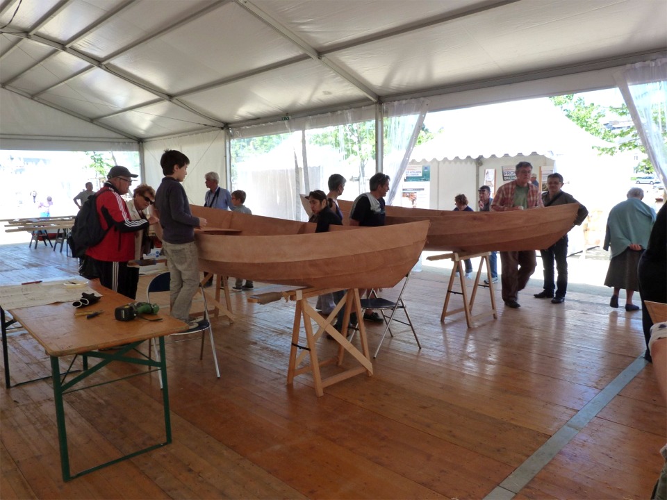 Les rares visiteurs de ce lundi sont surpris de nous trouver déja au travail... 