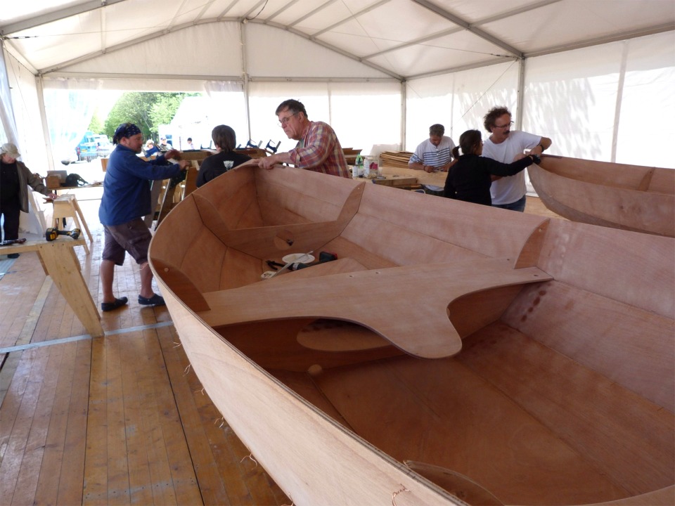 Il manque encore le puits de dérive pour supporter le siège milieu et justifier la forme étrange de celui-ci. 