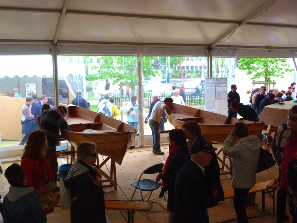 Nous repassons ensuite une seconde couche sur les joints des dessus des caisson avant et arrière, qui étaient un peu dépressifs. 