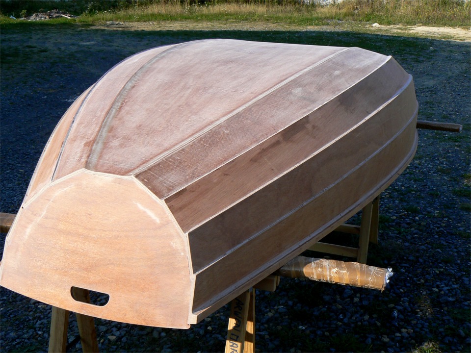 La Prame prend le soleil &agrave; l'ext&eacute;rieur (un petit coup de pon&ccedil;age en plein air !) 