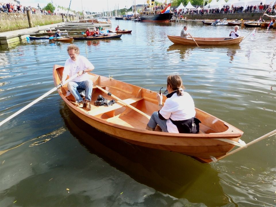 Le second Skerry rejoint le premier sous les vivats enthousiastes du public massé sur les quais. 