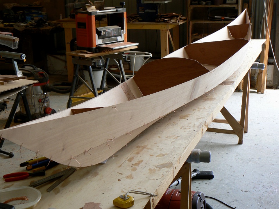 La cloison avant est tr&egrave;s arrondie afin de donner du volume int&eacute;rieur et de la hauteur aux pieds. 