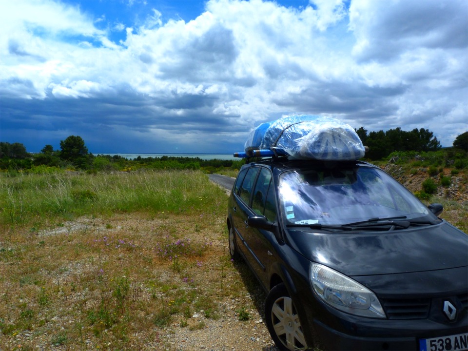 Et oui, c'est bien la M&eacute;diterrann&eacute;e que l'on aper&ccedil;oit &agrave; l'arri&egrave;re-plan de cette image. Du fait de mon retard dans la construction de cette Prame d'Eastport, je me vois contraint d'aller la livrer &agrave; Port-Leucate, plus de 1800 km aller-retour dans la journ&eacute;e... Et en plus, le temps &eacute;tait trop mauvais pour rapporter des photos des essais de la prame ! 