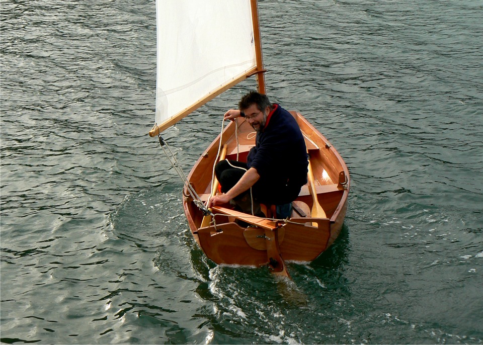 Virement de bord : la Prame d'Eastport pivote autour de sa d&eacute;rive avec une facilit&eacute; d&eacute;concertante.