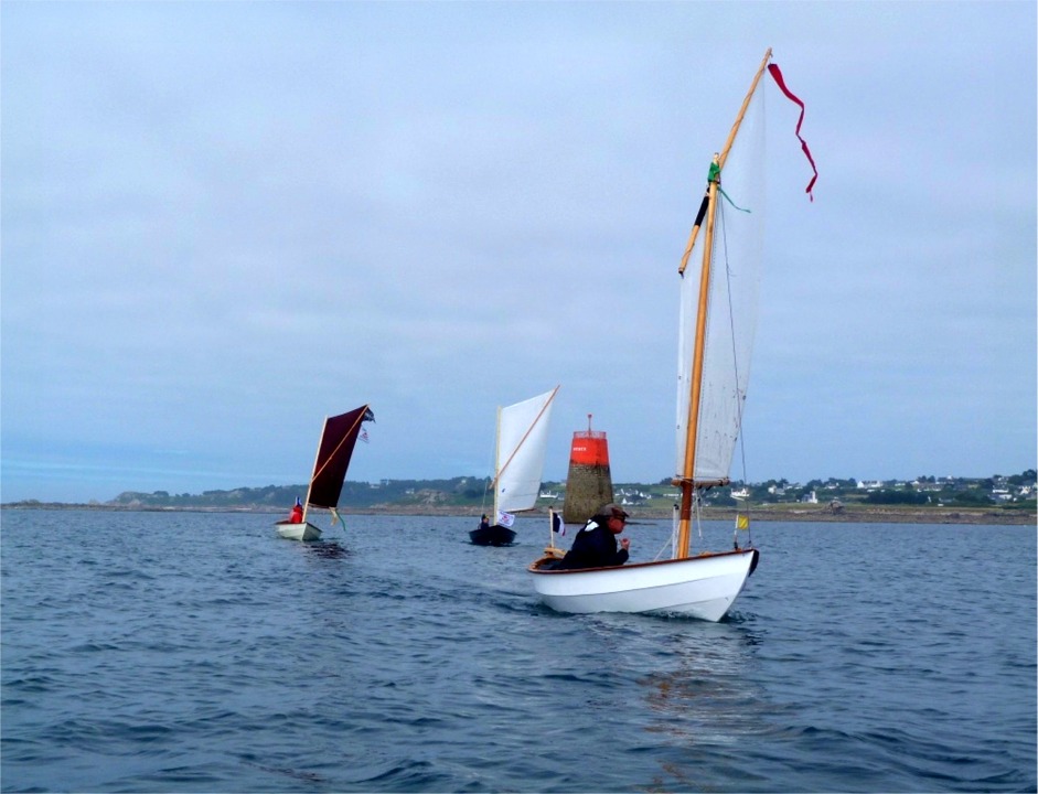 Trois Skerry "standard" : de gauche à droite, Chasse-Marée, Piff, La Marie-Pupuce : deux voiles à livarde et une voile au tiers.